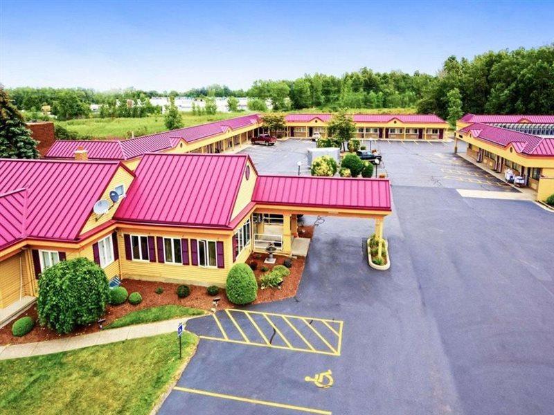 Amherst Inn & Suites Exterior foto