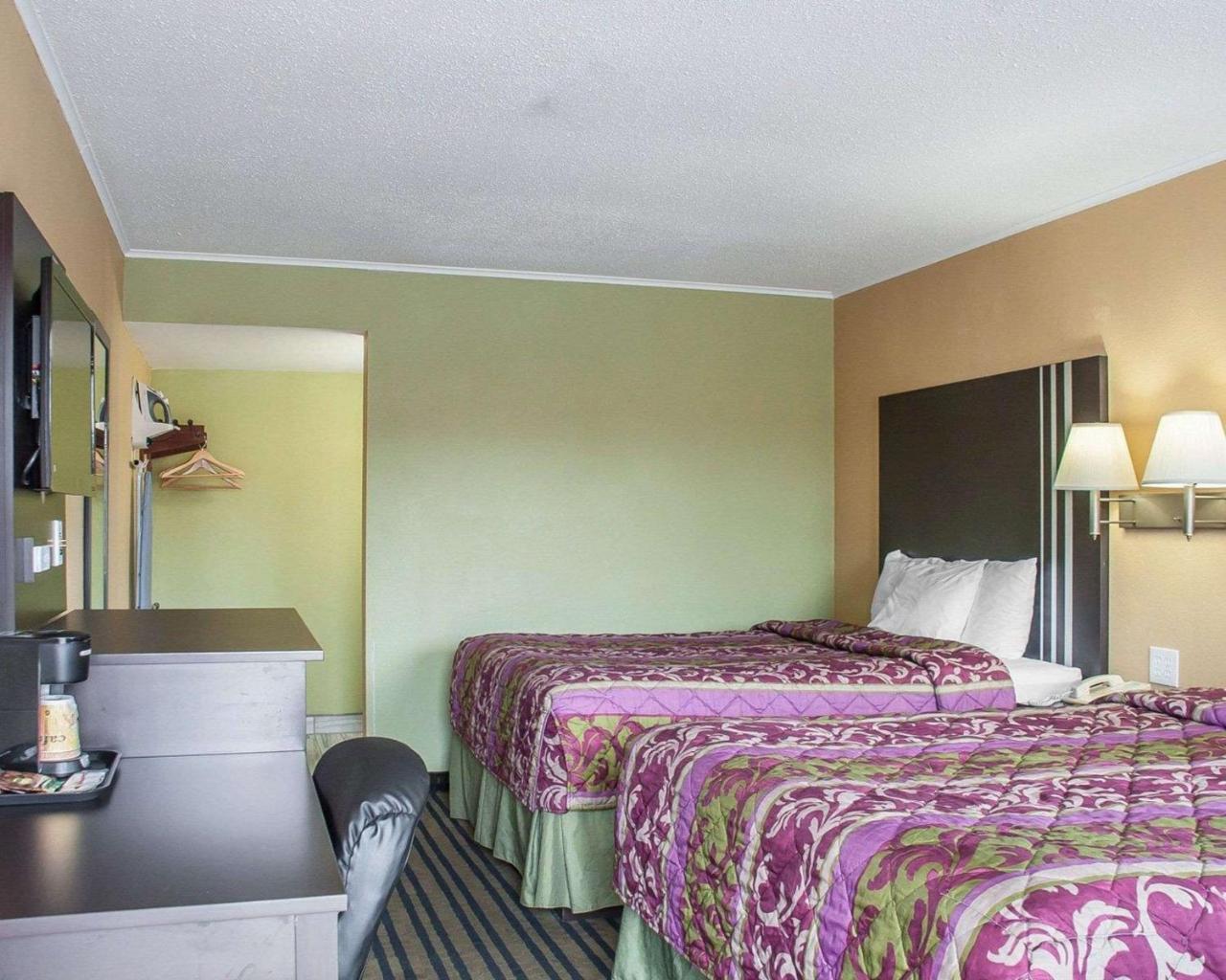Amherst Inn & Suites Exterior foto